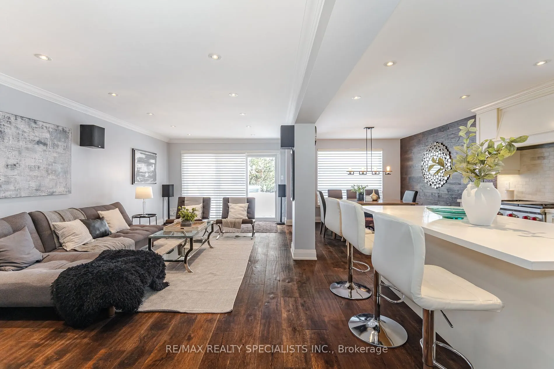 2244 Delkus Cres