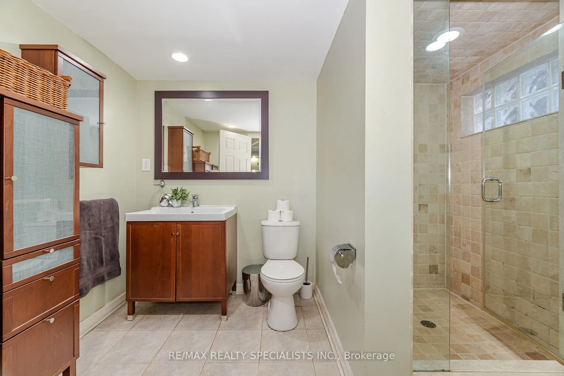 2244 Delkus Cres