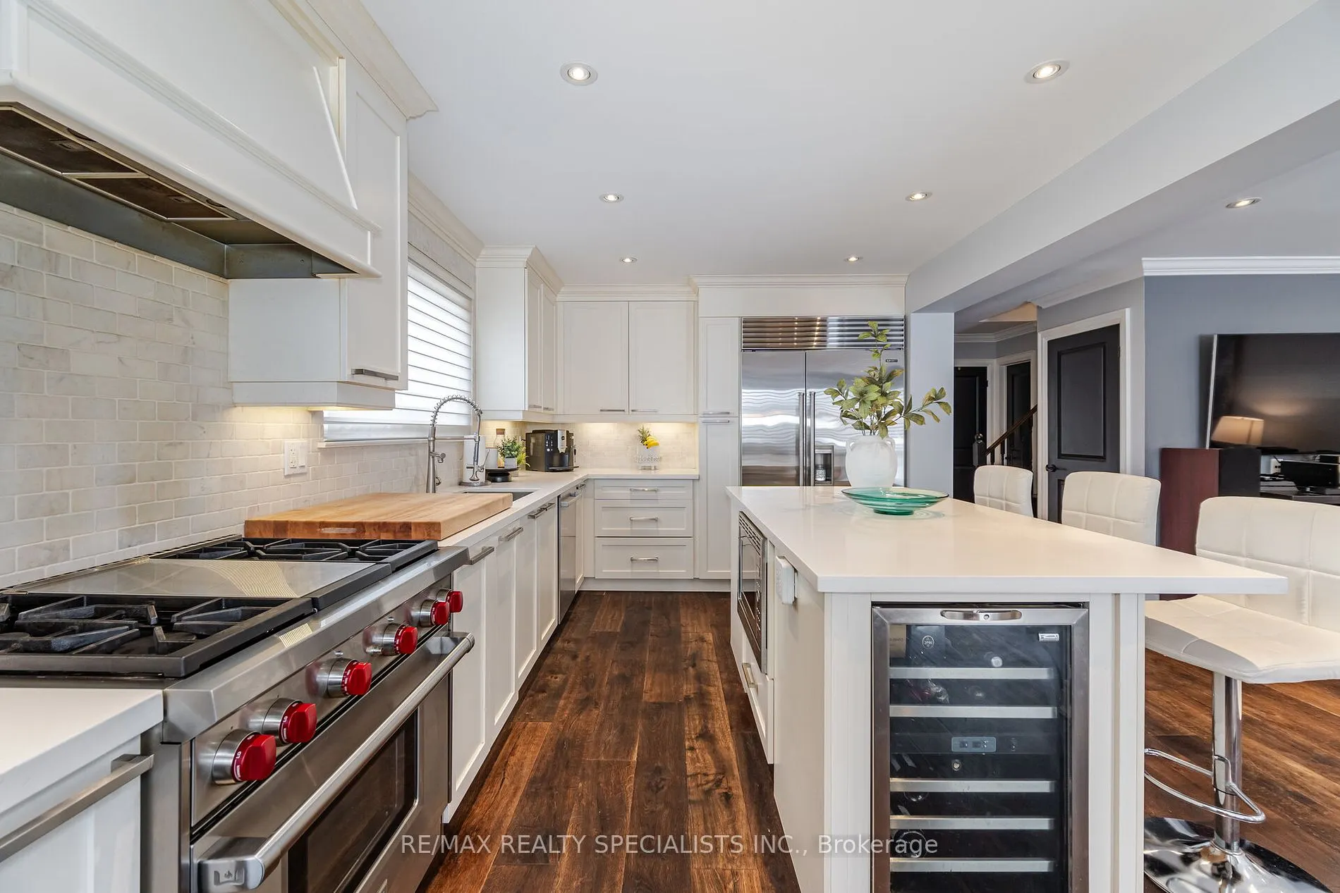 2244 Delkus Cres