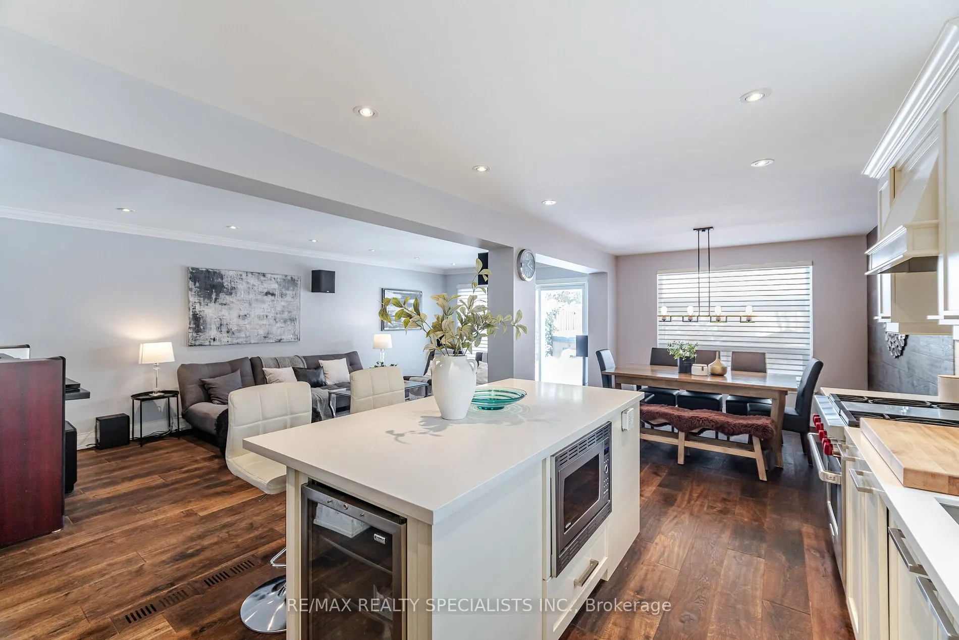 2244 Delkus Cres