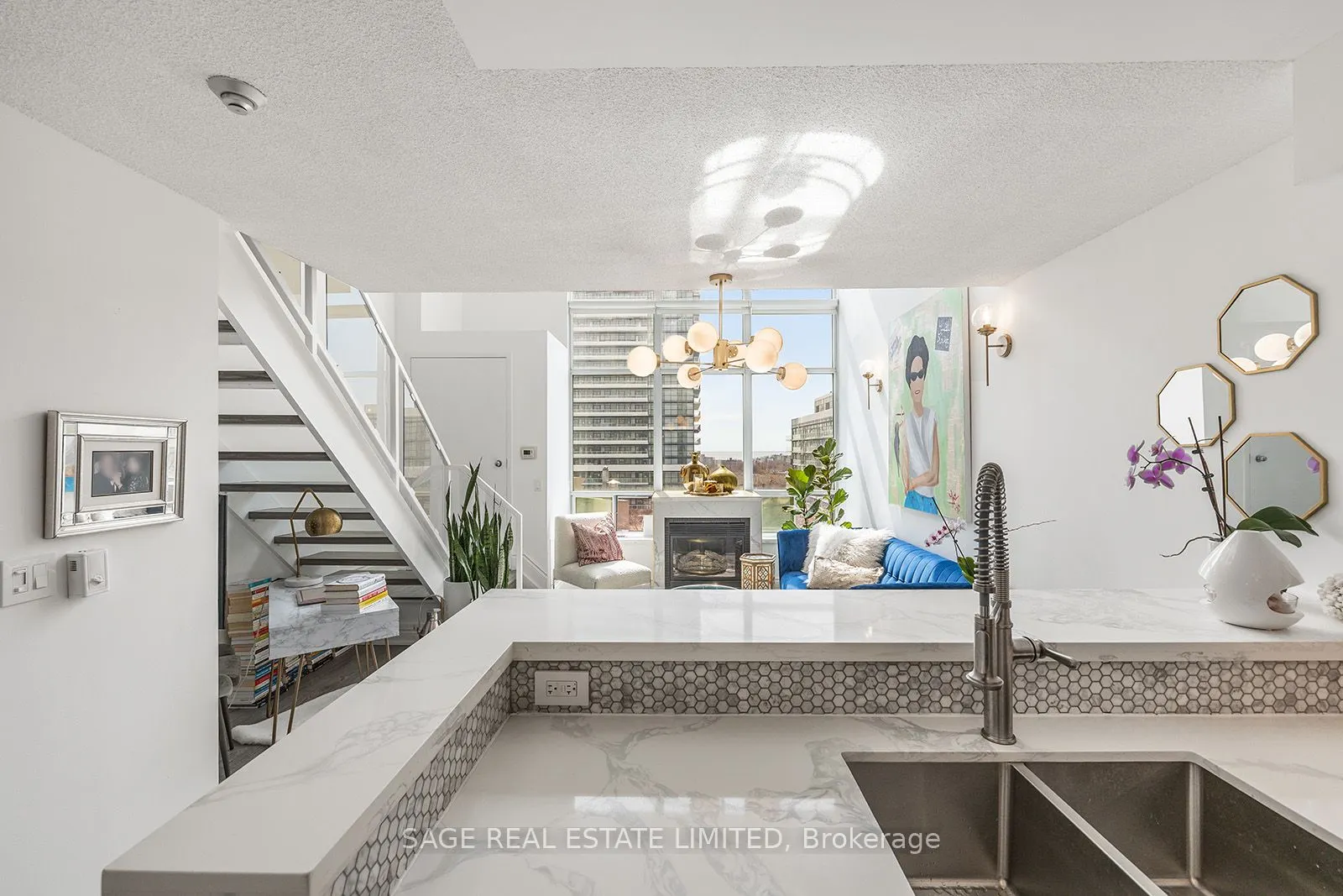 250 Manitoba St, #633
