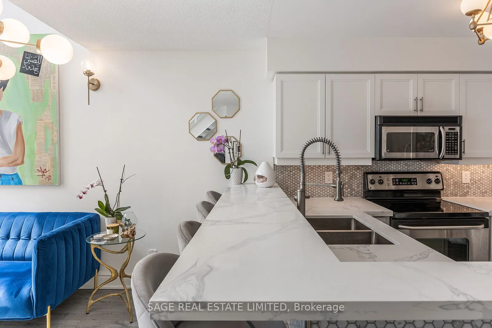 250 Manitoba St, #633