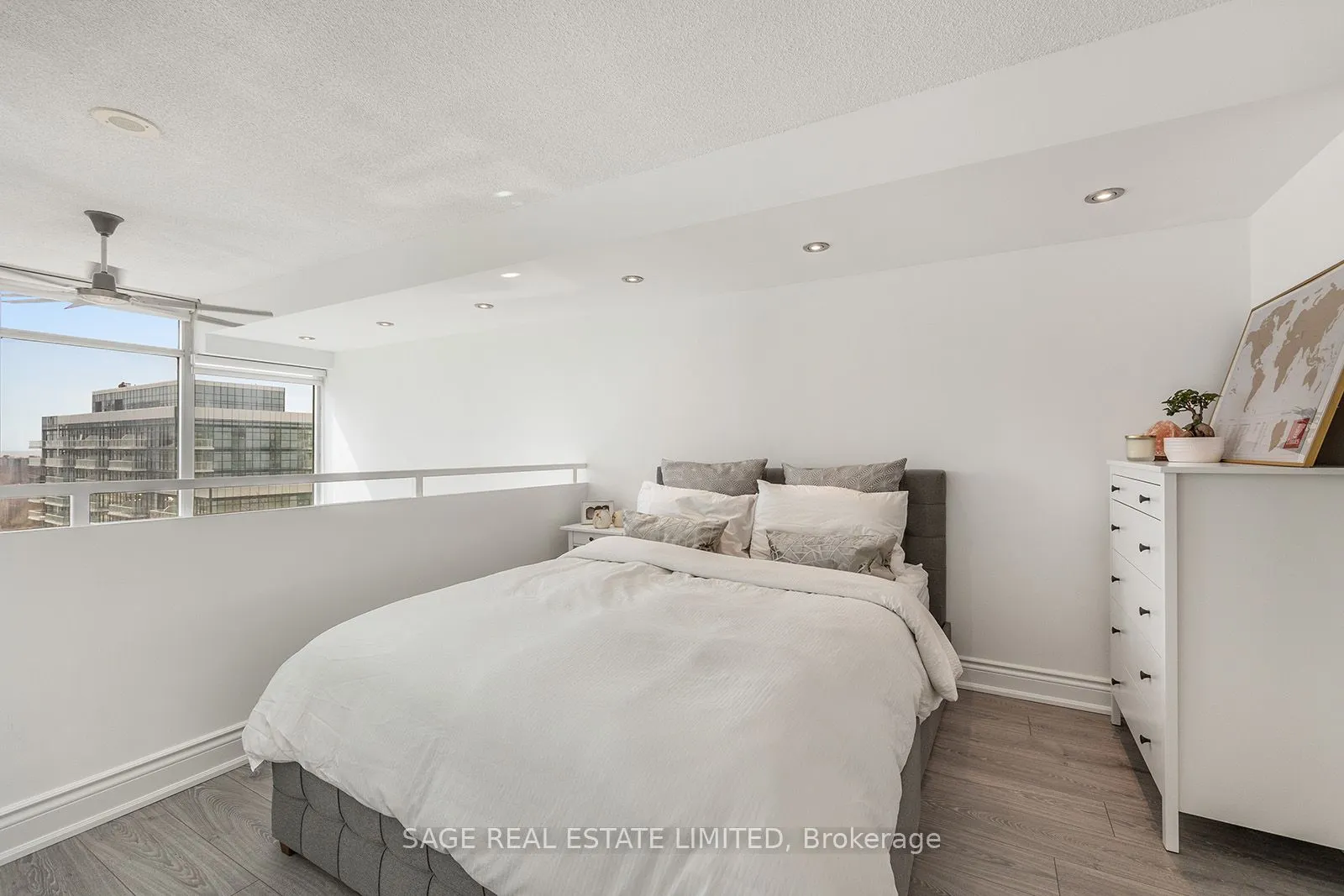 250 Manitoba St, #633