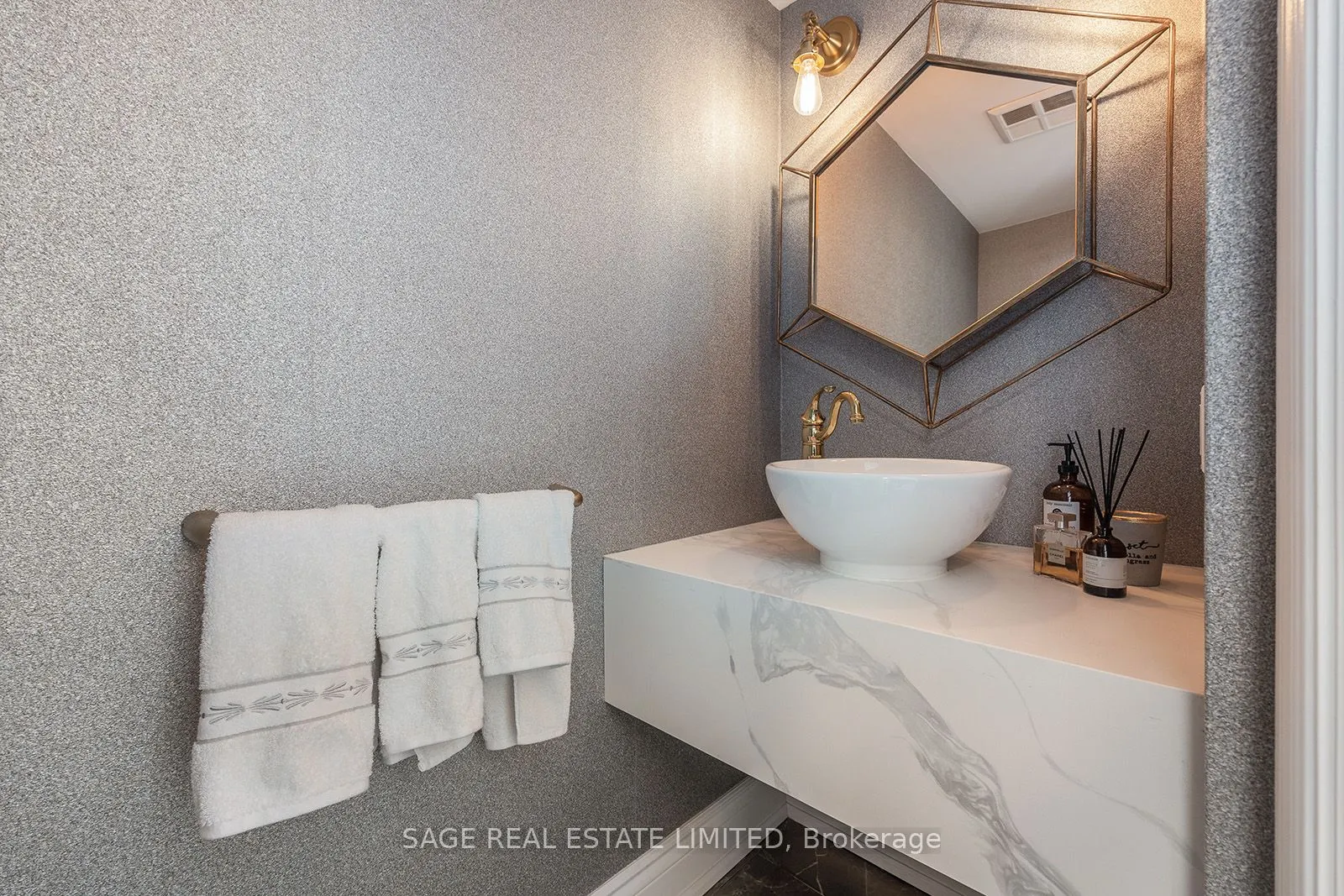 250 Manitoba St, #633