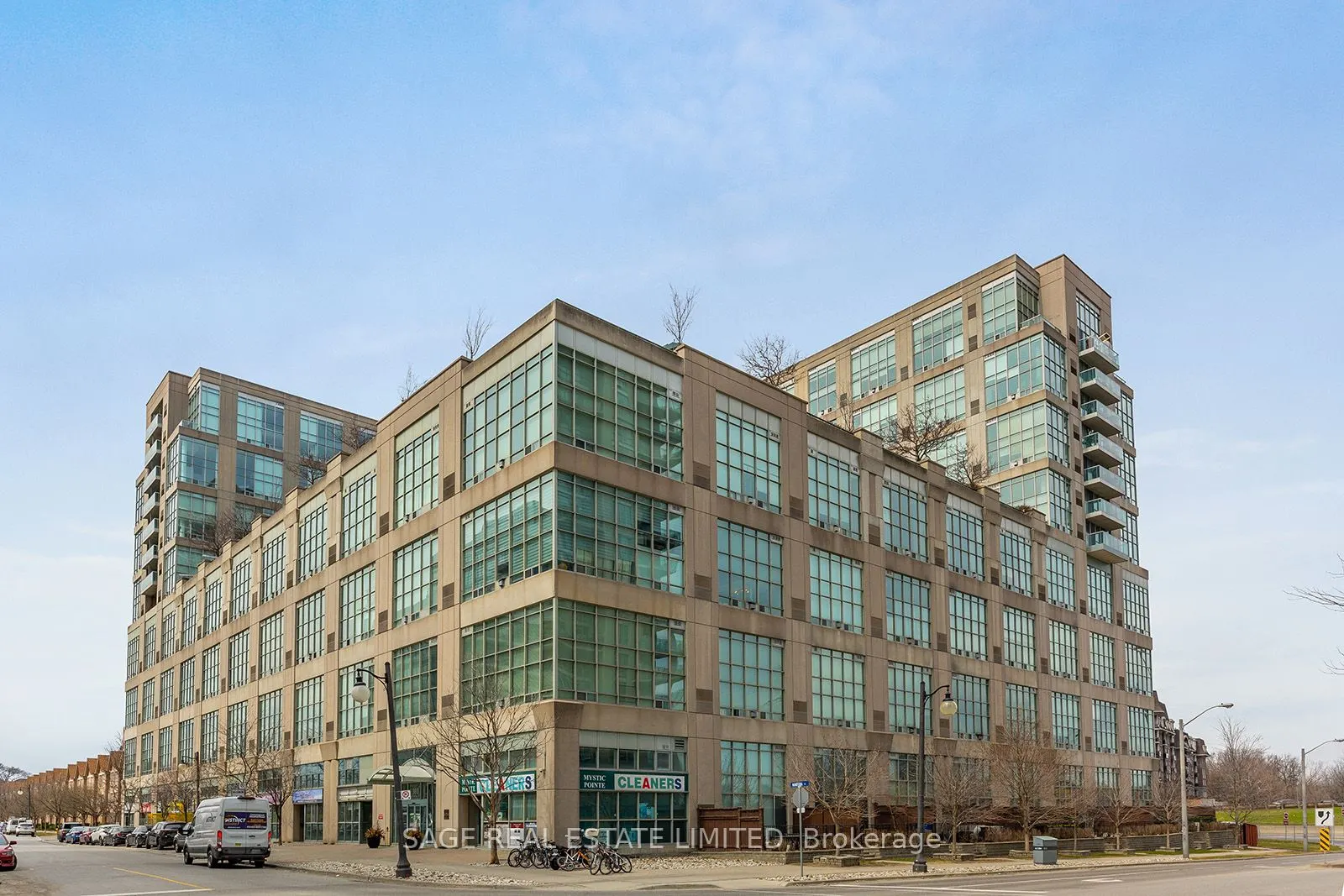 250 Manitoba St, #633