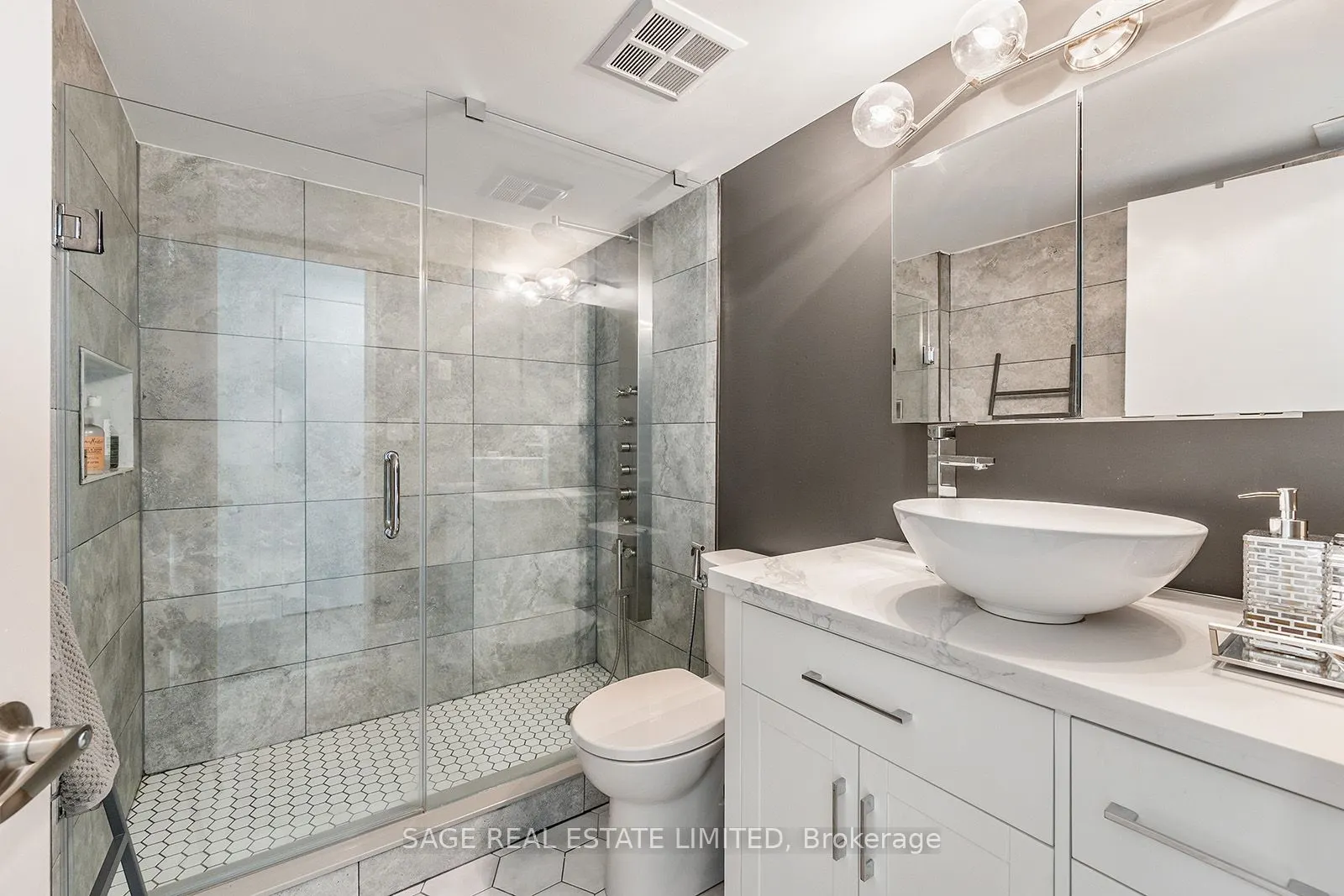 250 Manitoba St, #633