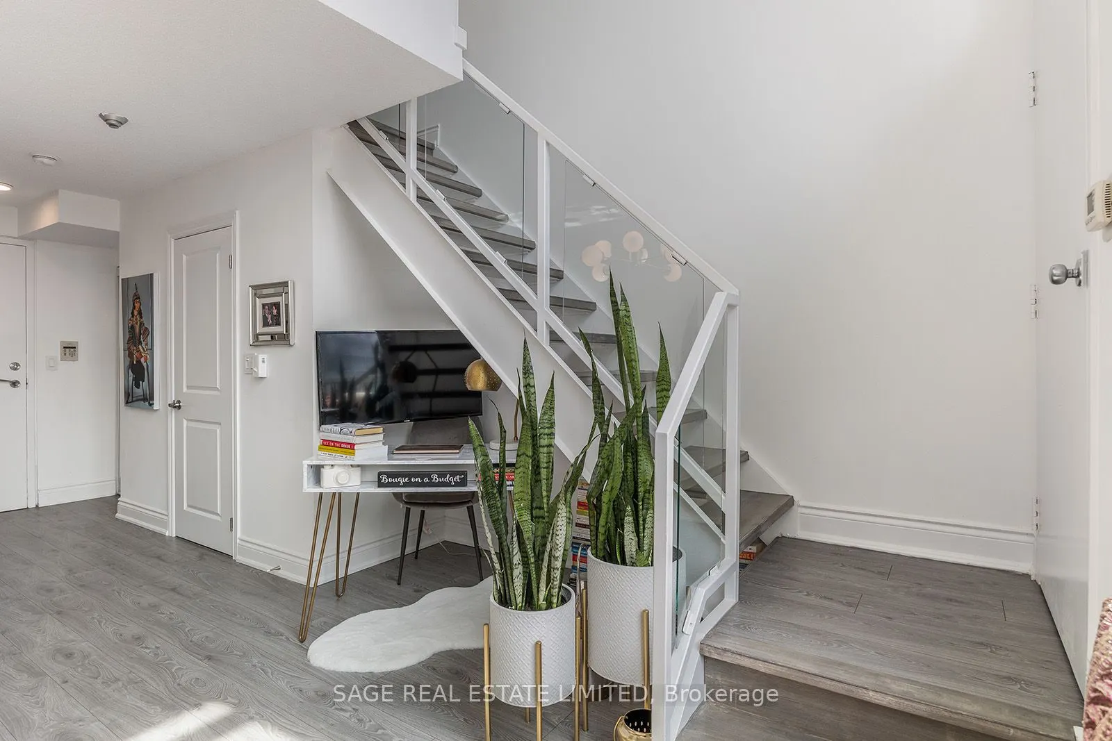 250 Manitoba St, #633