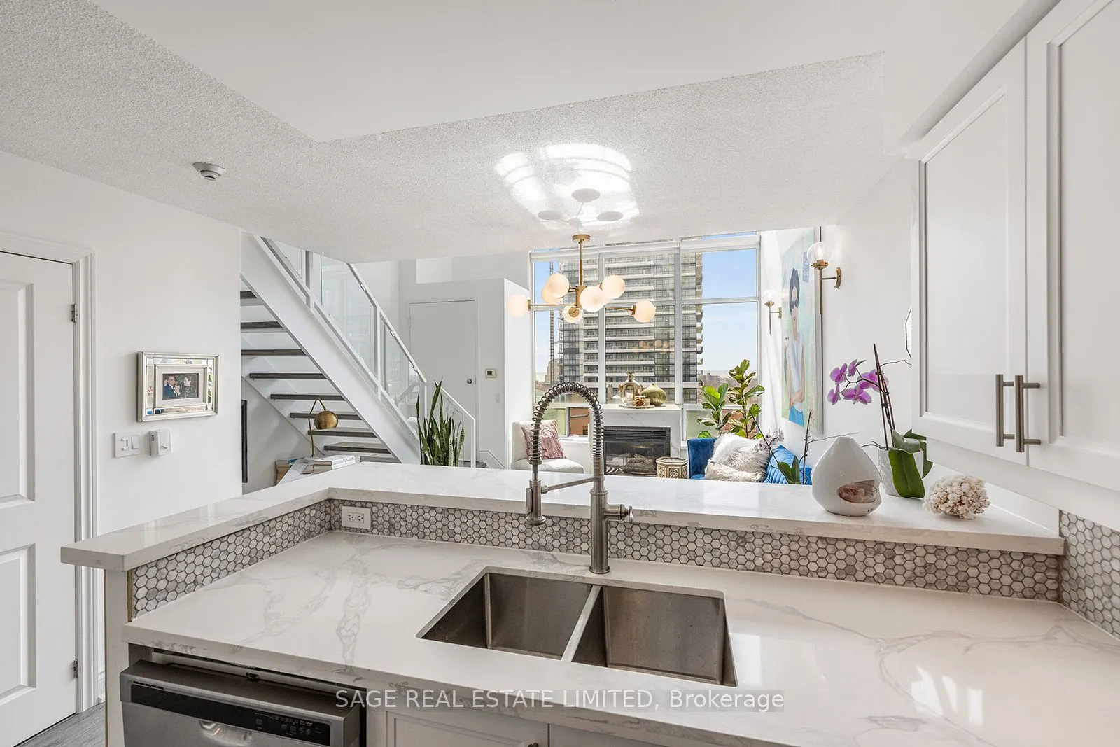 250 Manitoba St, #633