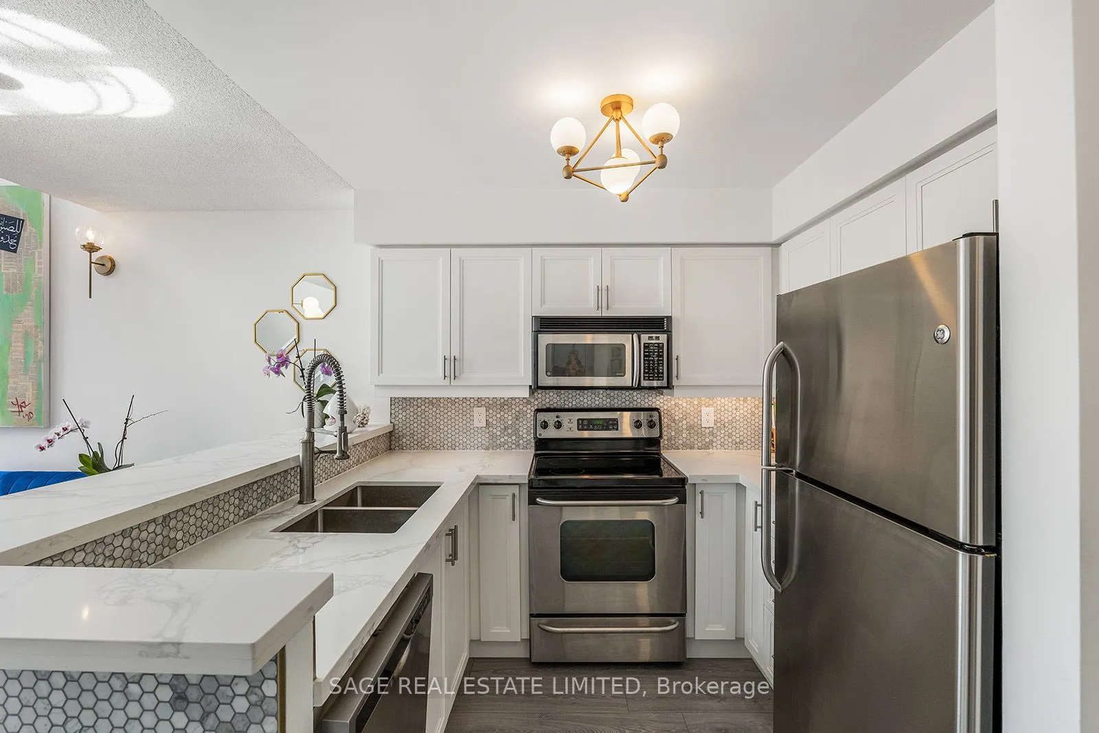250 Manitoba St, #633