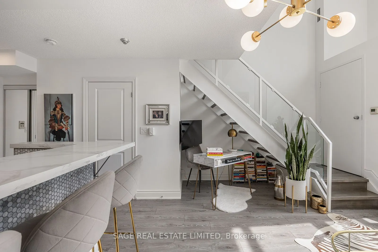 250 Manitoba St, #633
