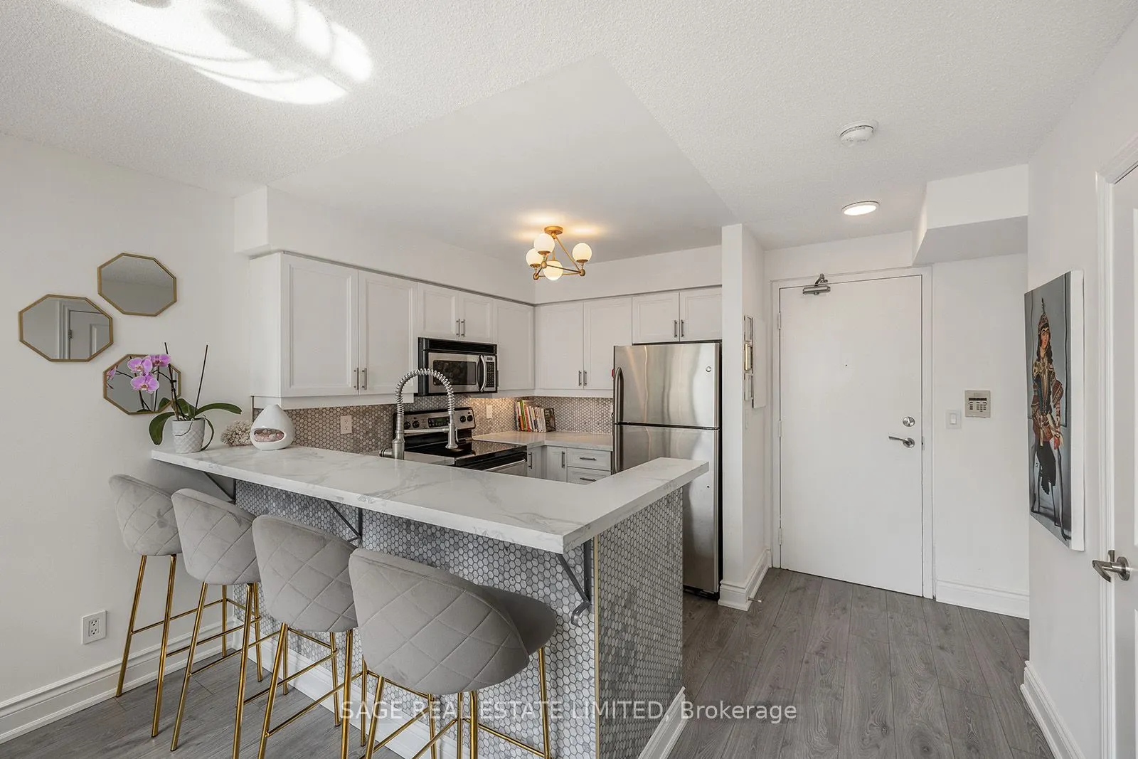 250 Manitoba St, #633