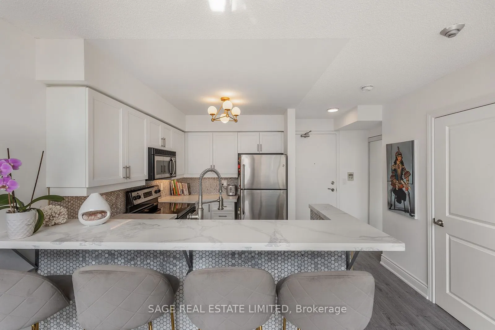 250 Manitoba St, #633
