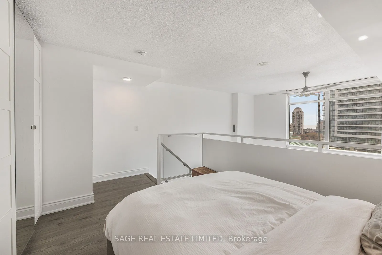 250 Manitoba St, #633