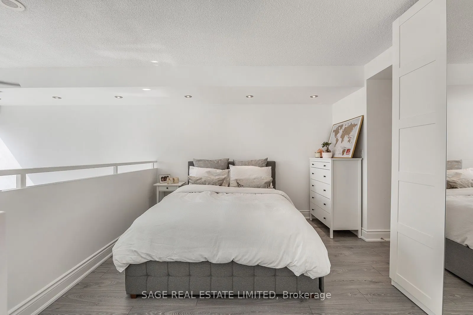 250 Manitoba St, #633