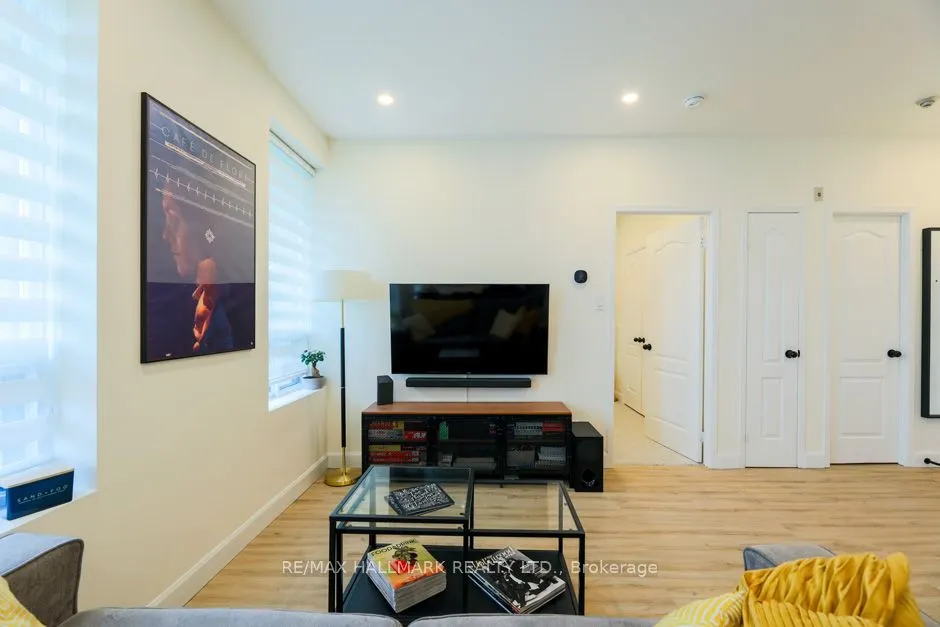 2874 Keele St, #405