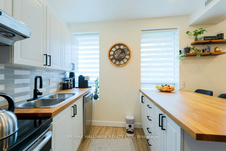 2874 Keele St, #405
