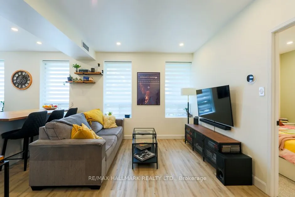 2874 Keele St, #405