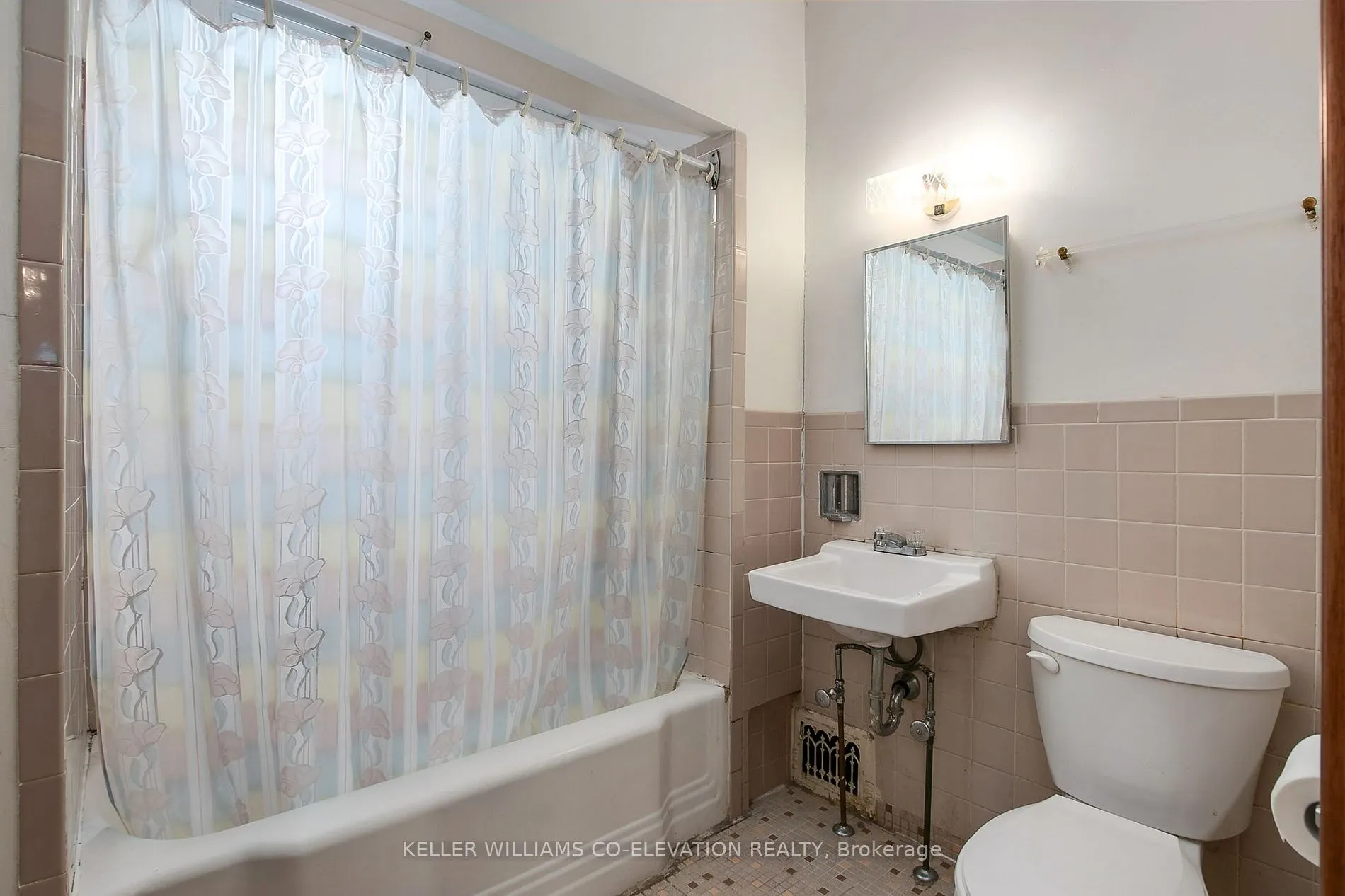 54 Hounslow Heath Rd