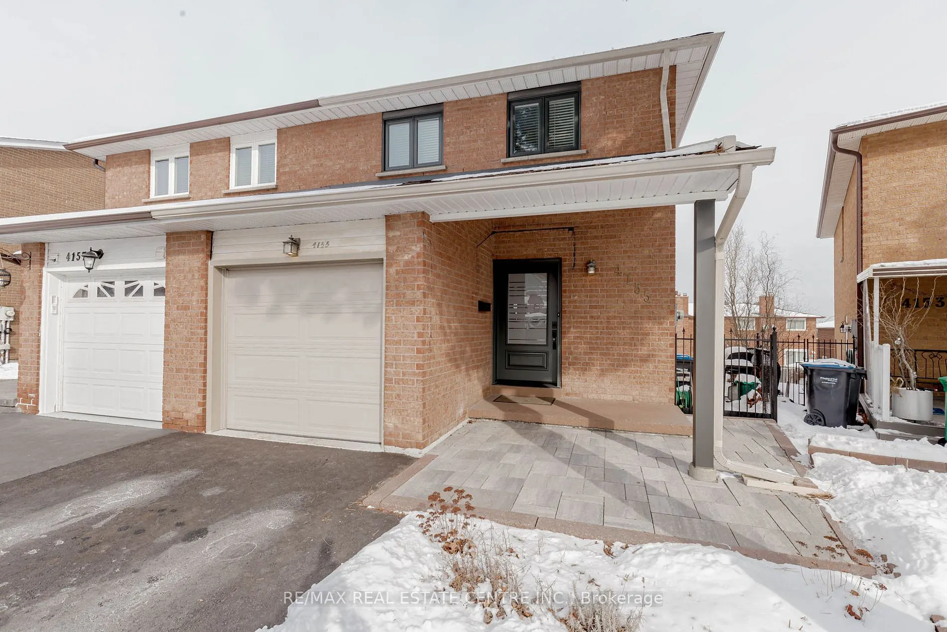 4155 Dursley Cres