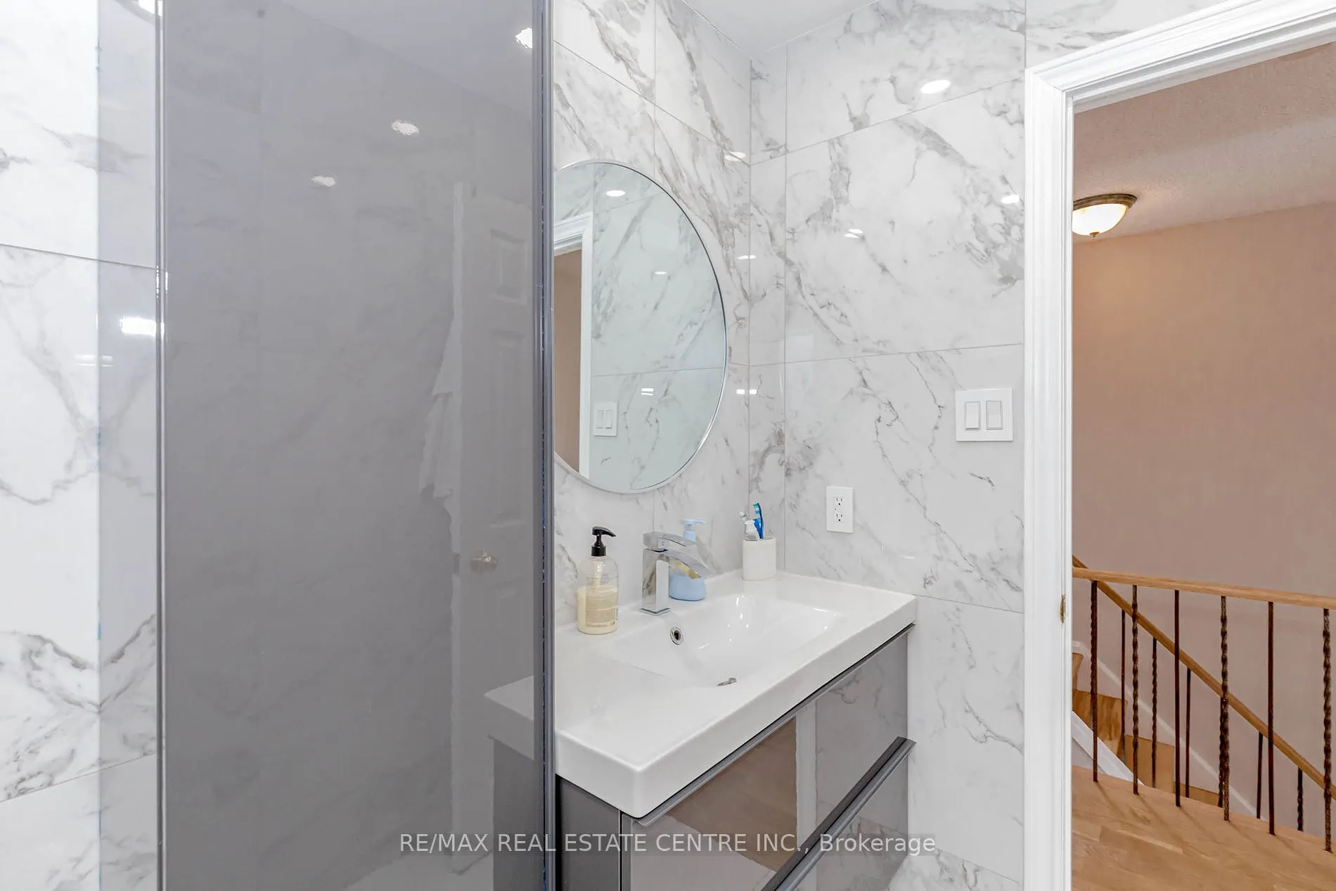 4155 Dursley Cres
