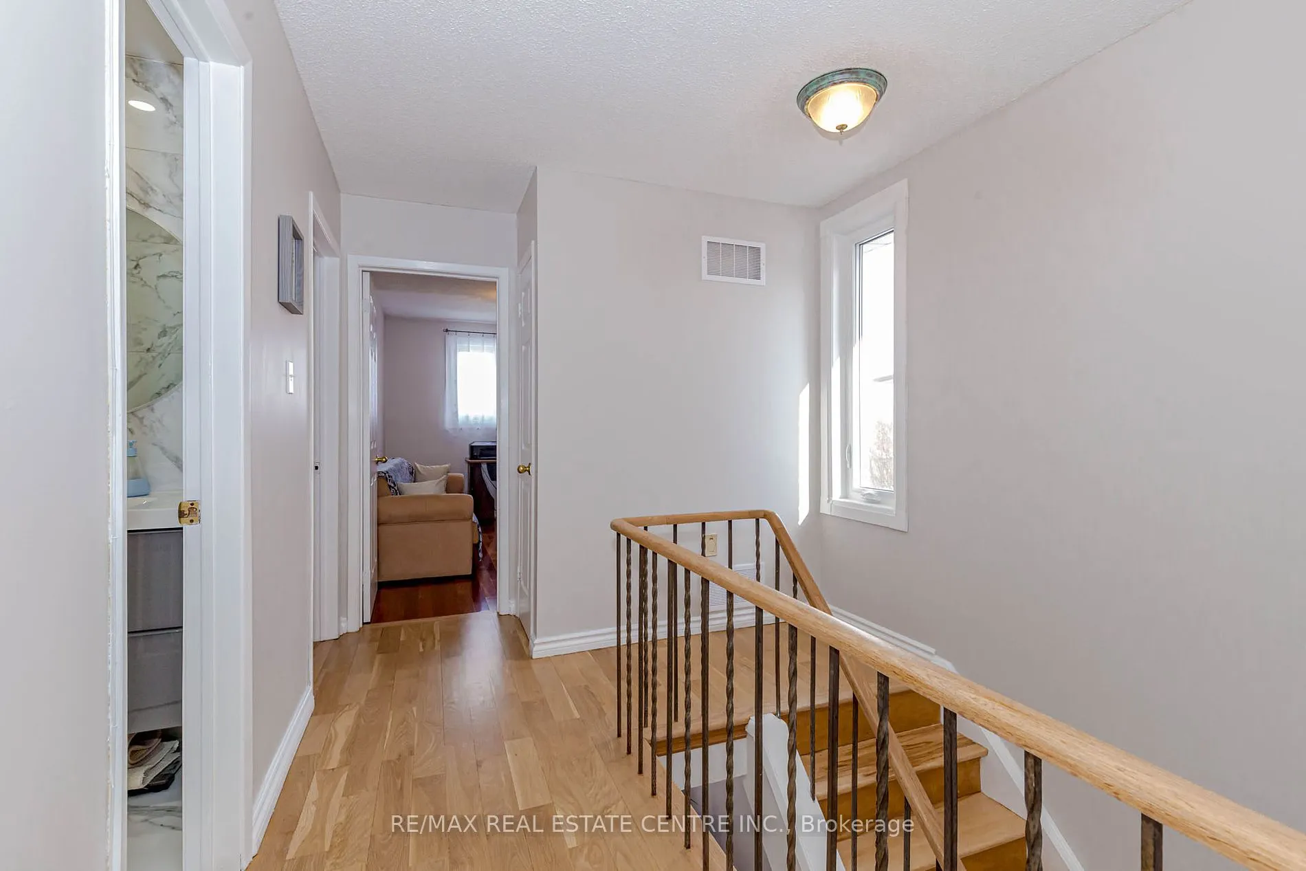 4155 Dursley Cres