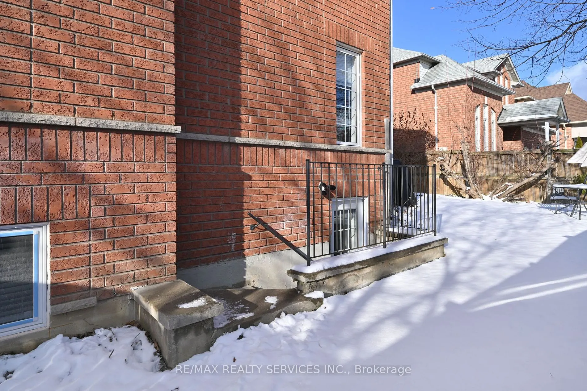 99 Burnt Elm Dr, #Basement
