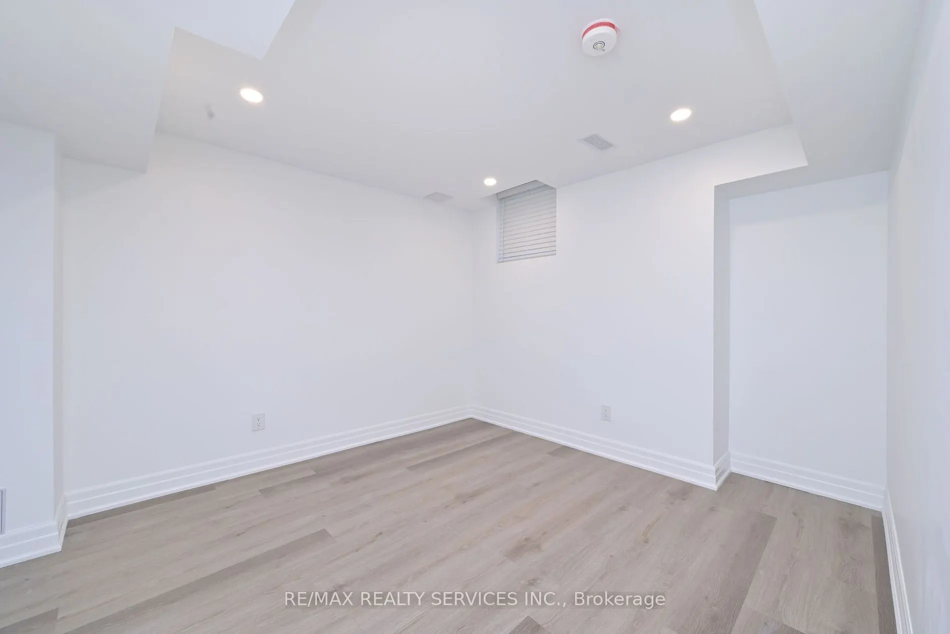 99 Burnt Elm Dr, #Basement