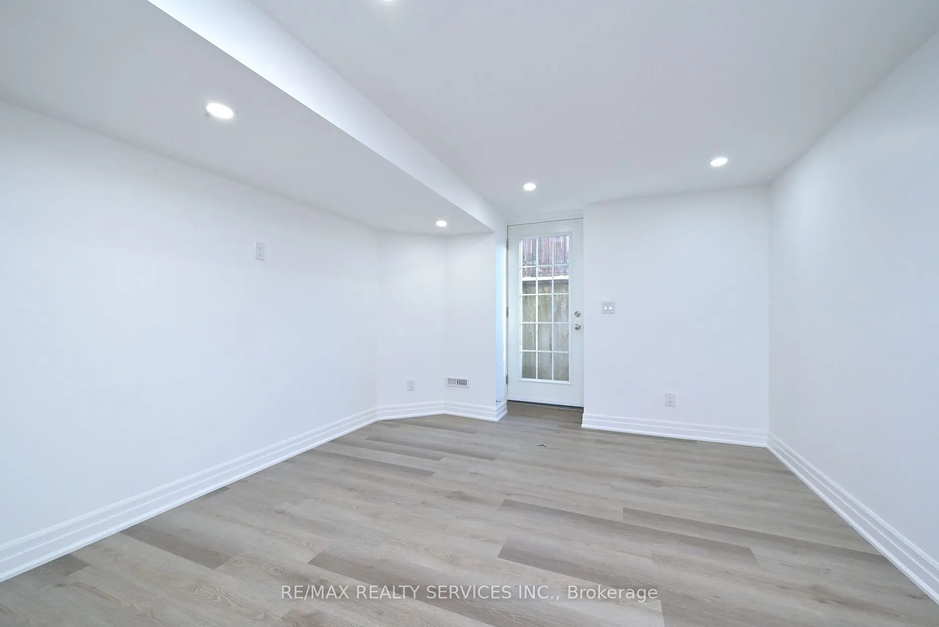 99 Burnt Elm Dr, #Basement