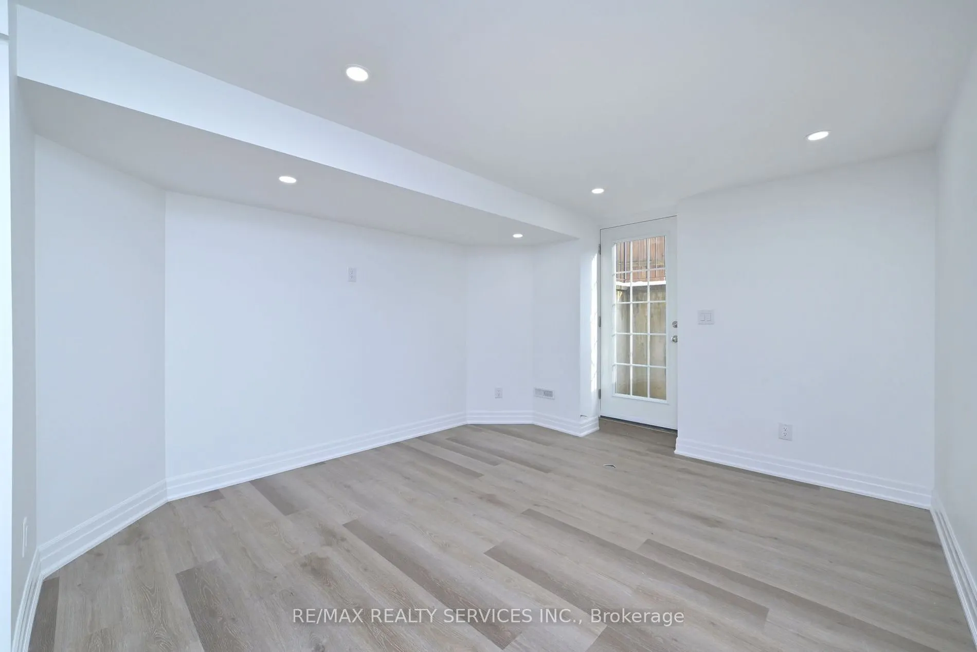 99 Burnt Elm Dr, #Basement