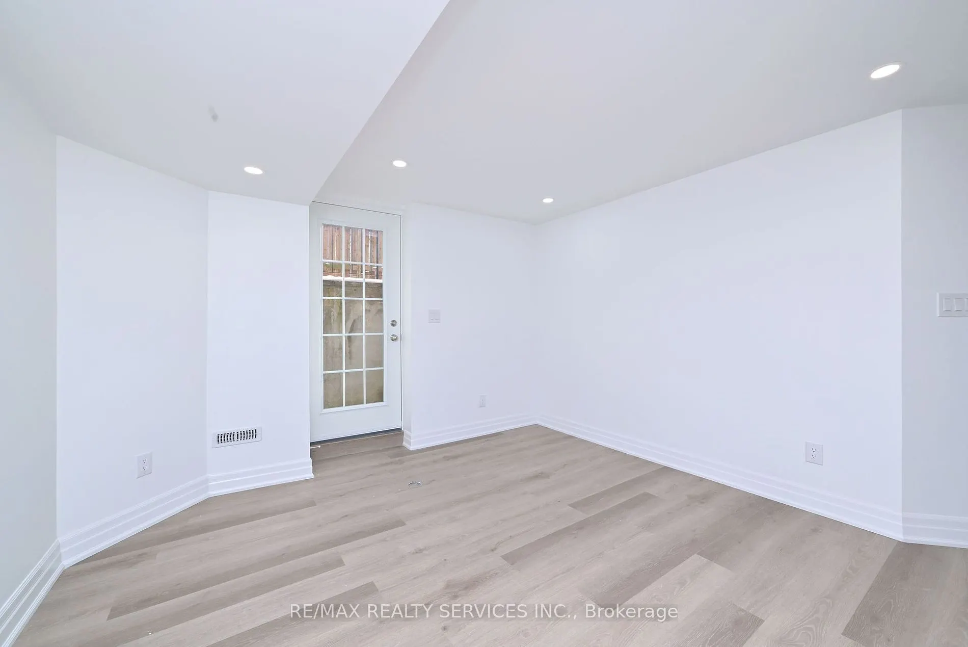 99 Burnt Elm Dr, #Basement