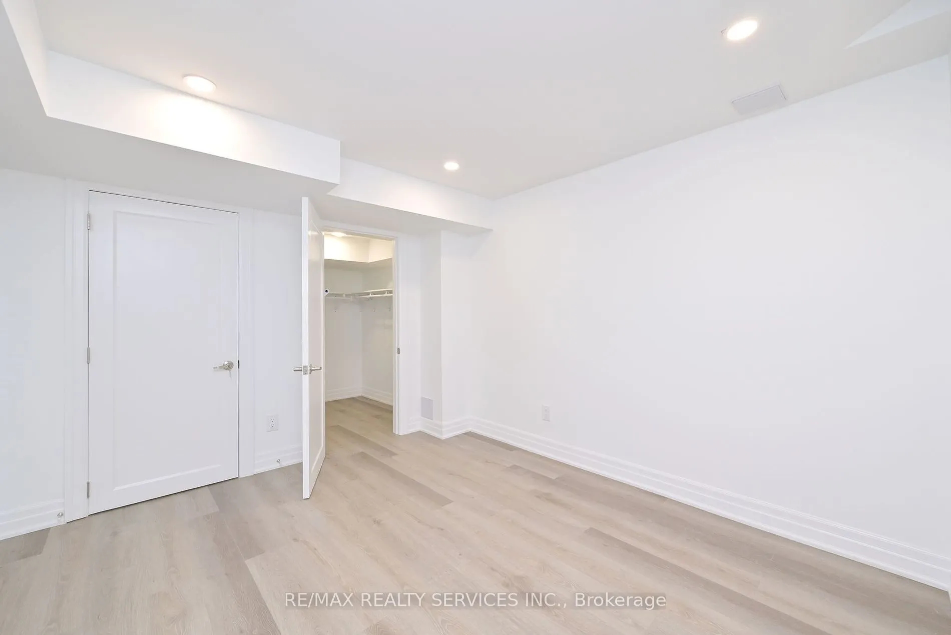 99 Burnt Elm Dr, #Basement