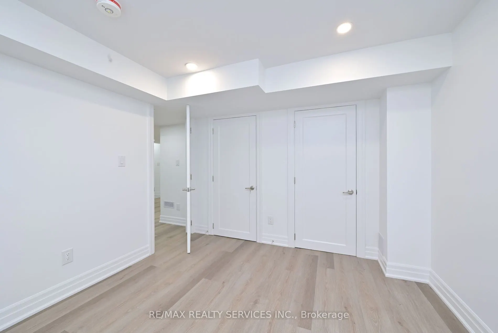 99 Burnt Elm Dr, #Basement