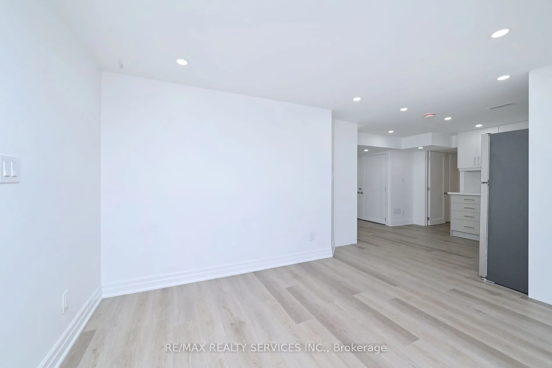99 Burnt Elm Dr, #Basement