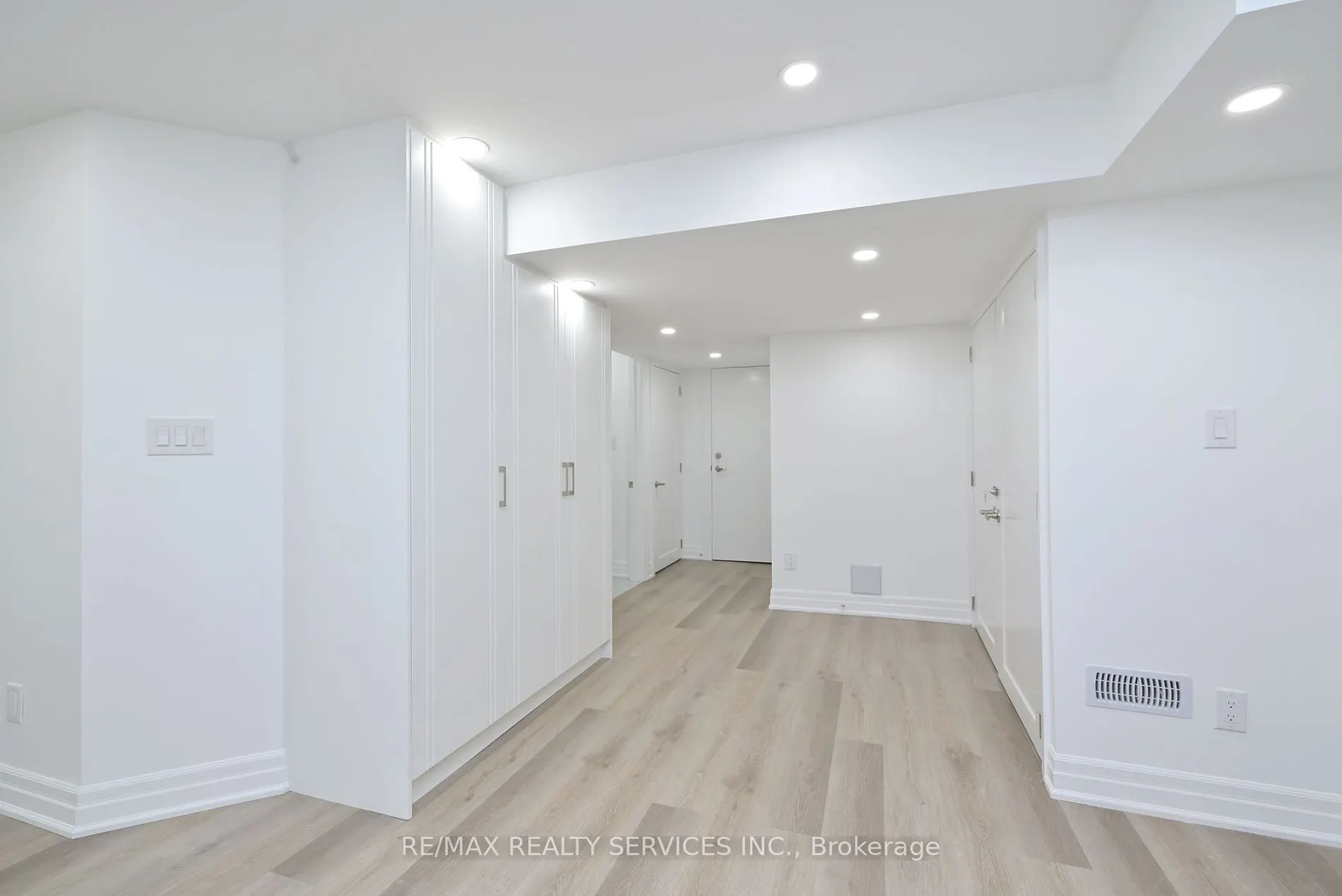 99 Burnt Elm Dr, #Basement