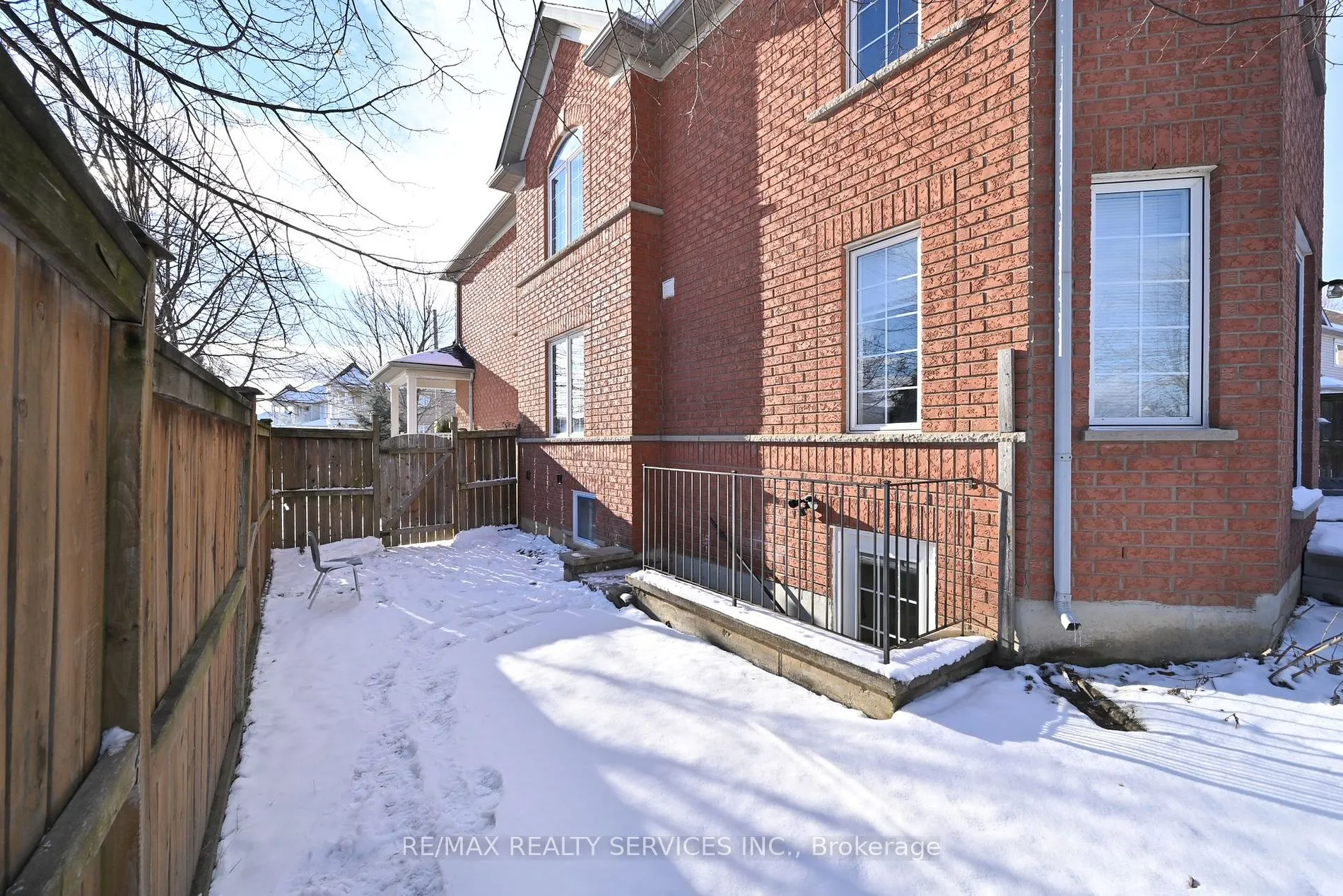 99 Burnt Elm Dr, #Basement