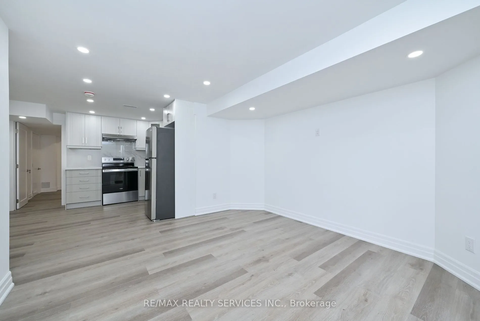 99 Burnt Elm Dr, #Basement