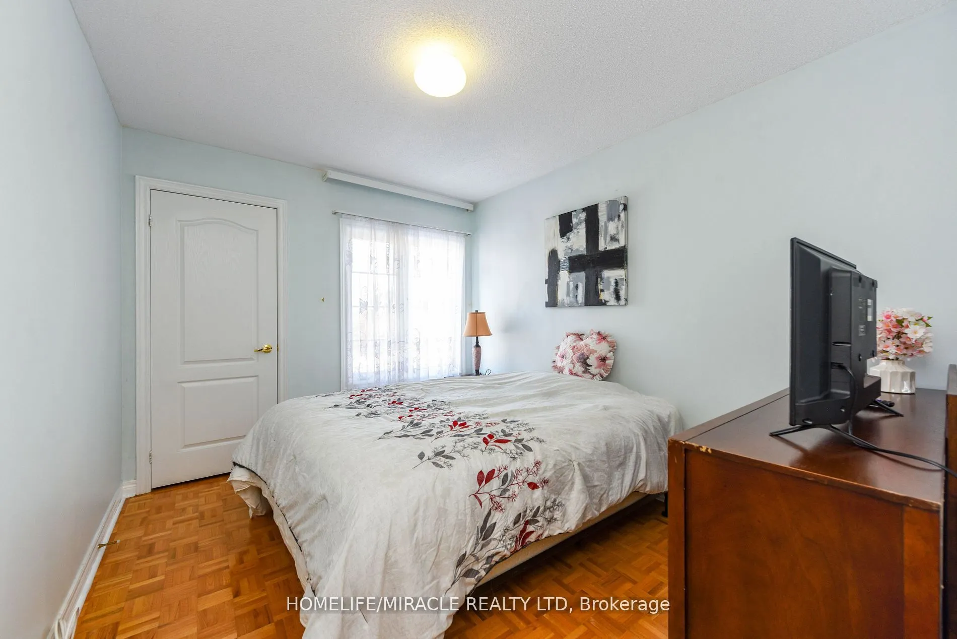 322 Ellwood Dr W