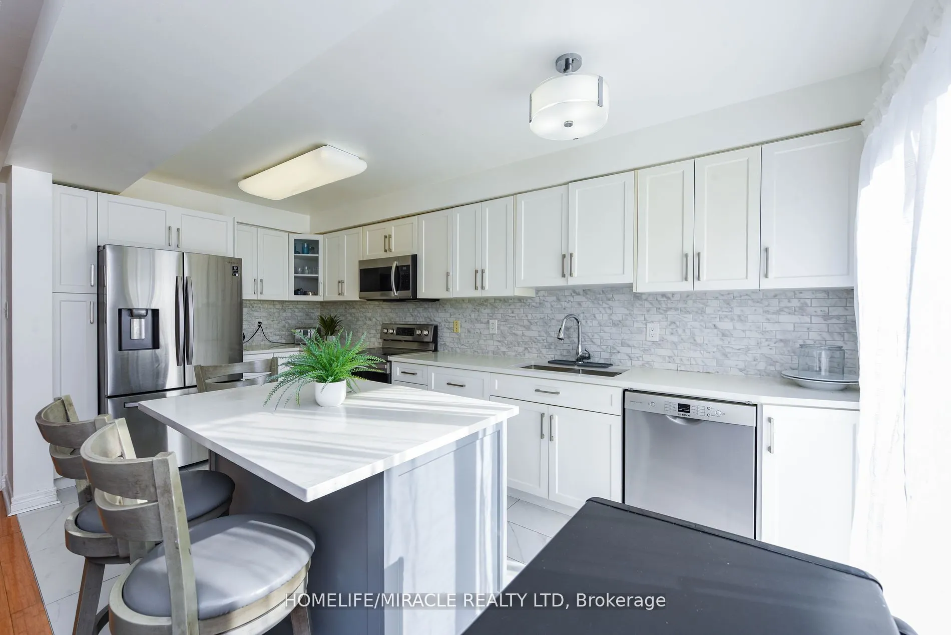 322 Ellwood Dr W