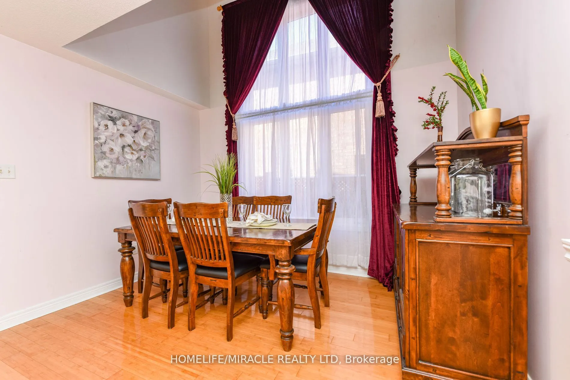 322 Ellwood Dr W