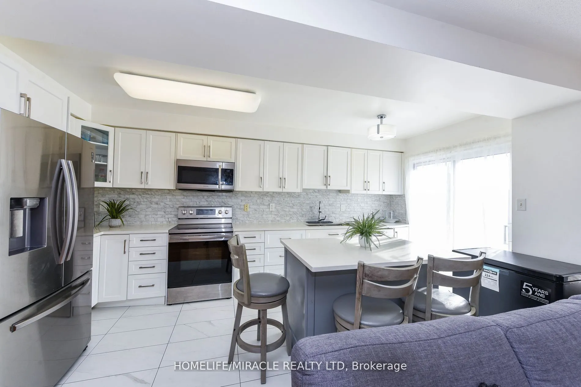 322 Ellwood Dr W