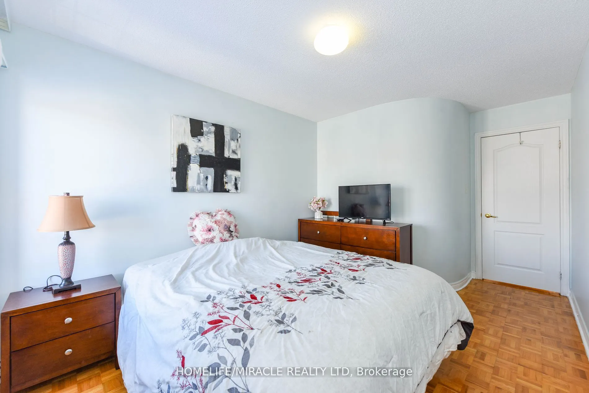 322 Ellwood Dr W