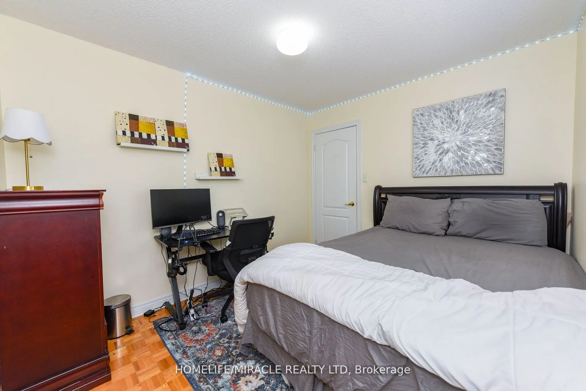 322 Ellwood Dr W