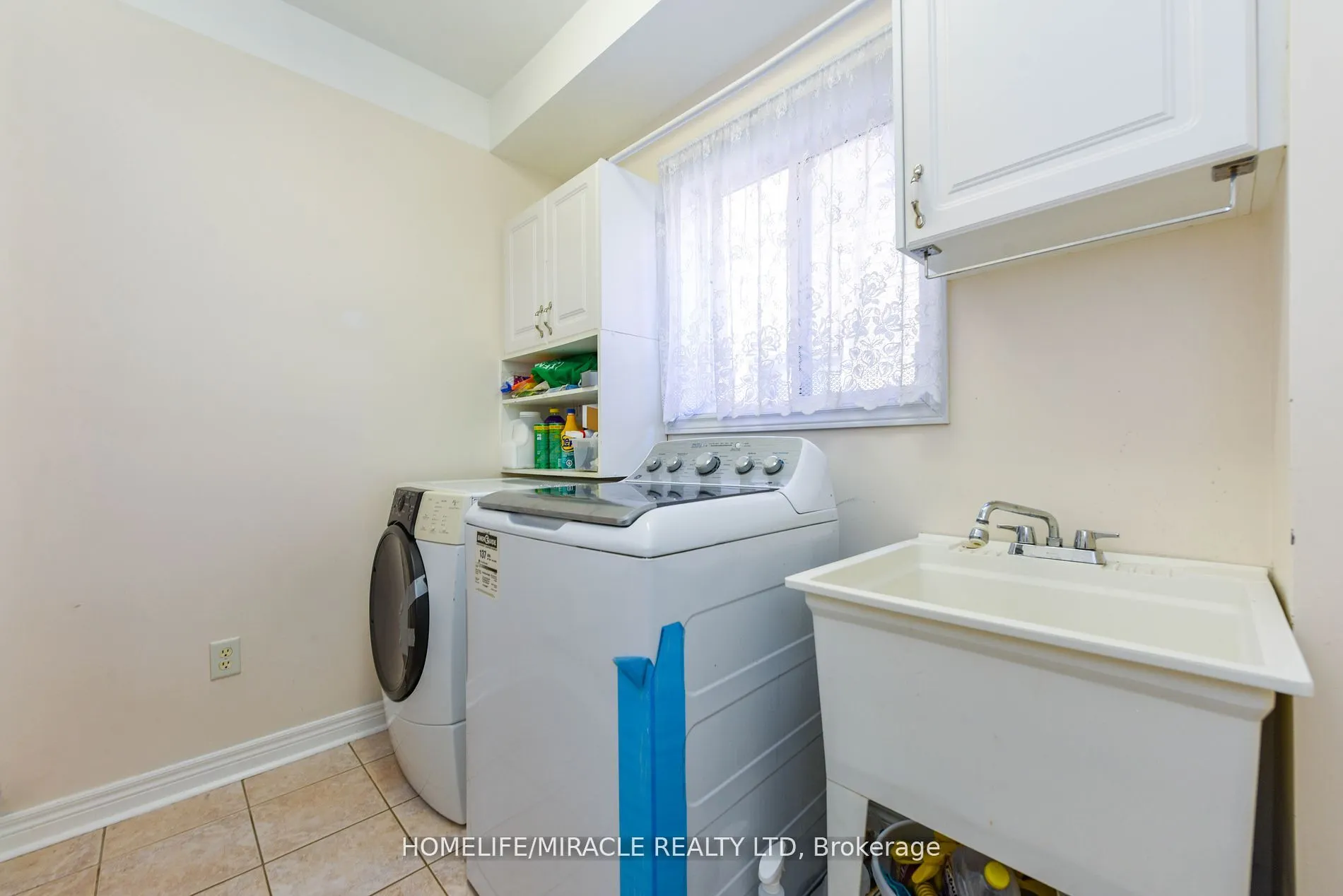 322 Ellwood Dr W