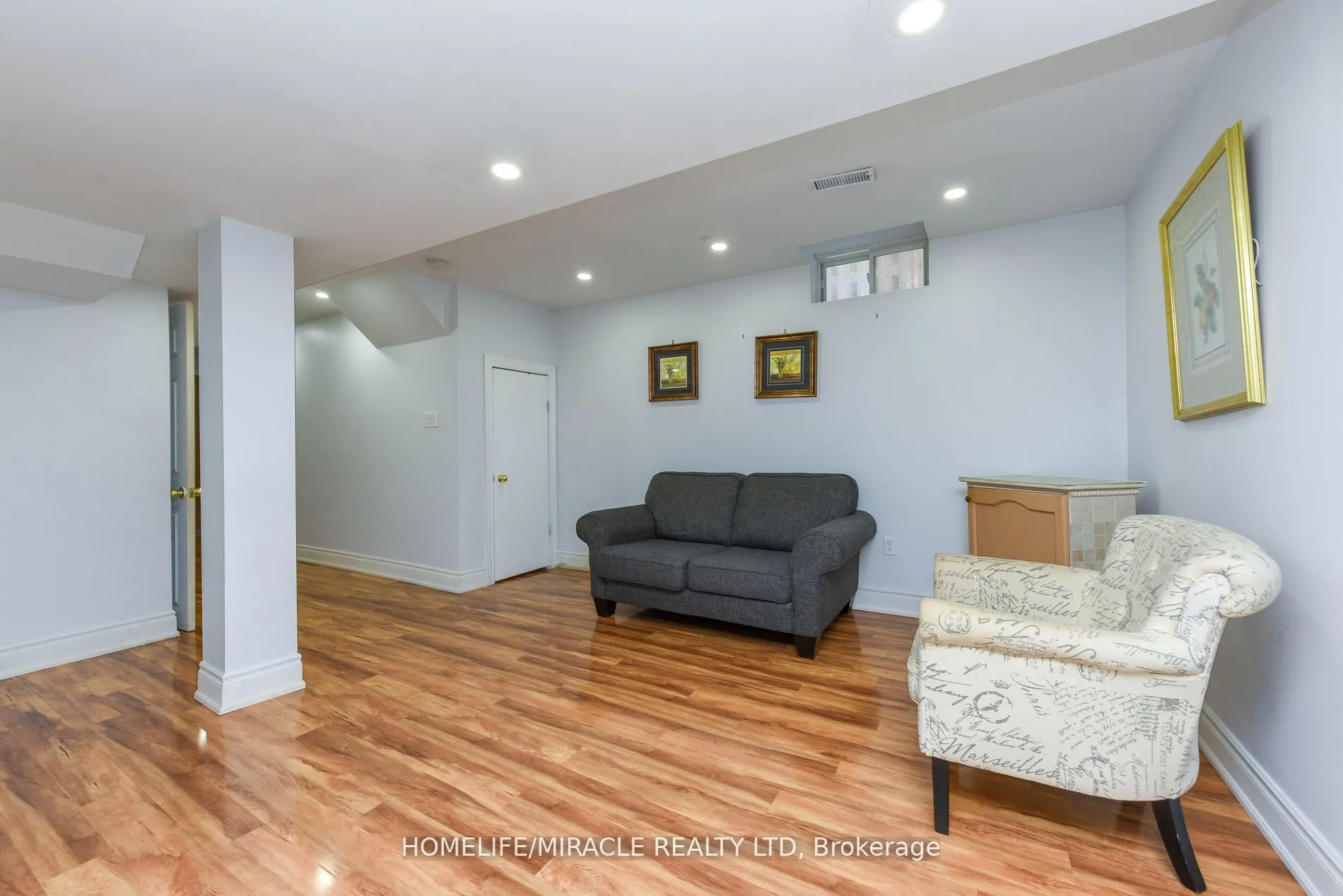 322 Ellwood Dr W
