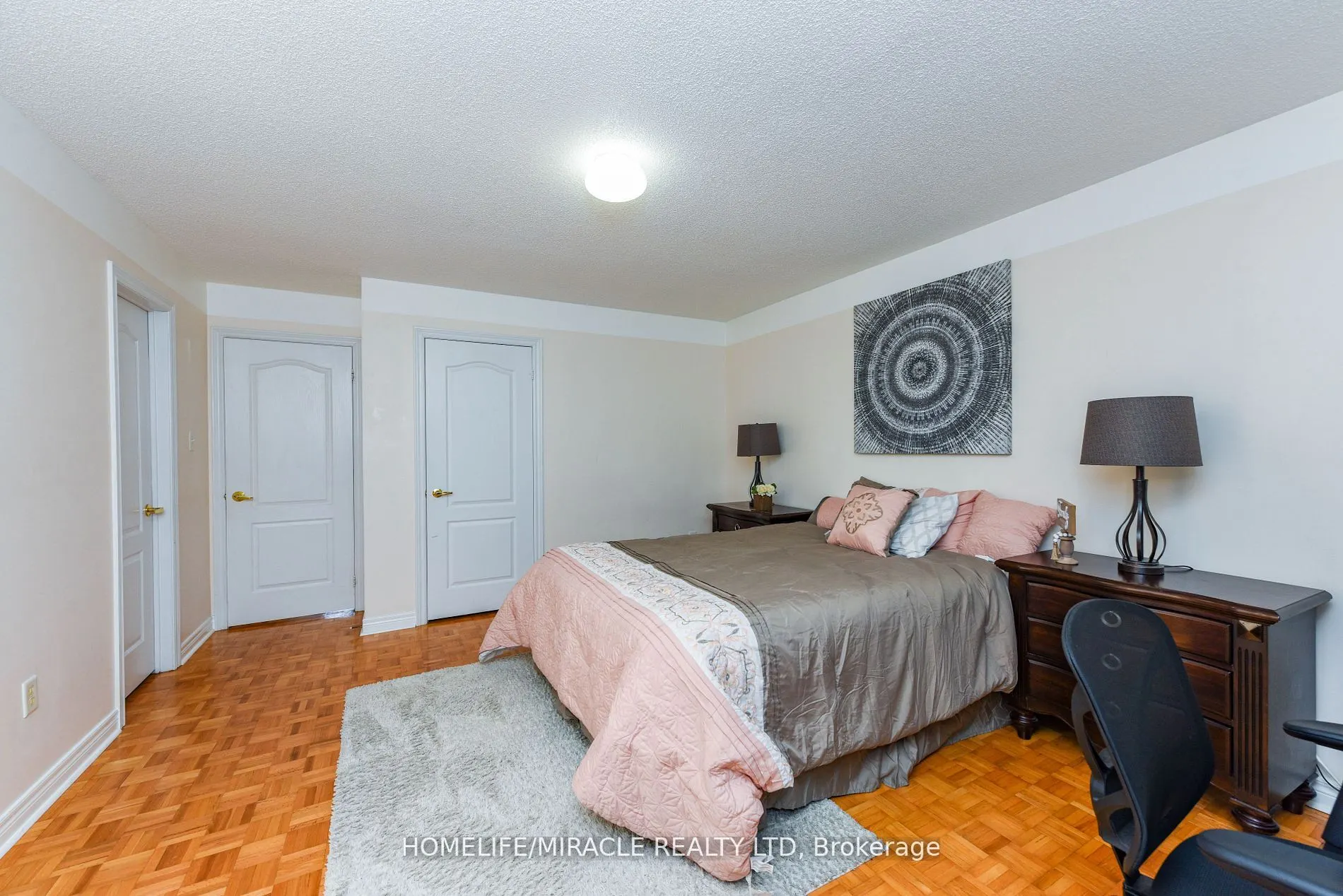 322 Ellwood Dr W