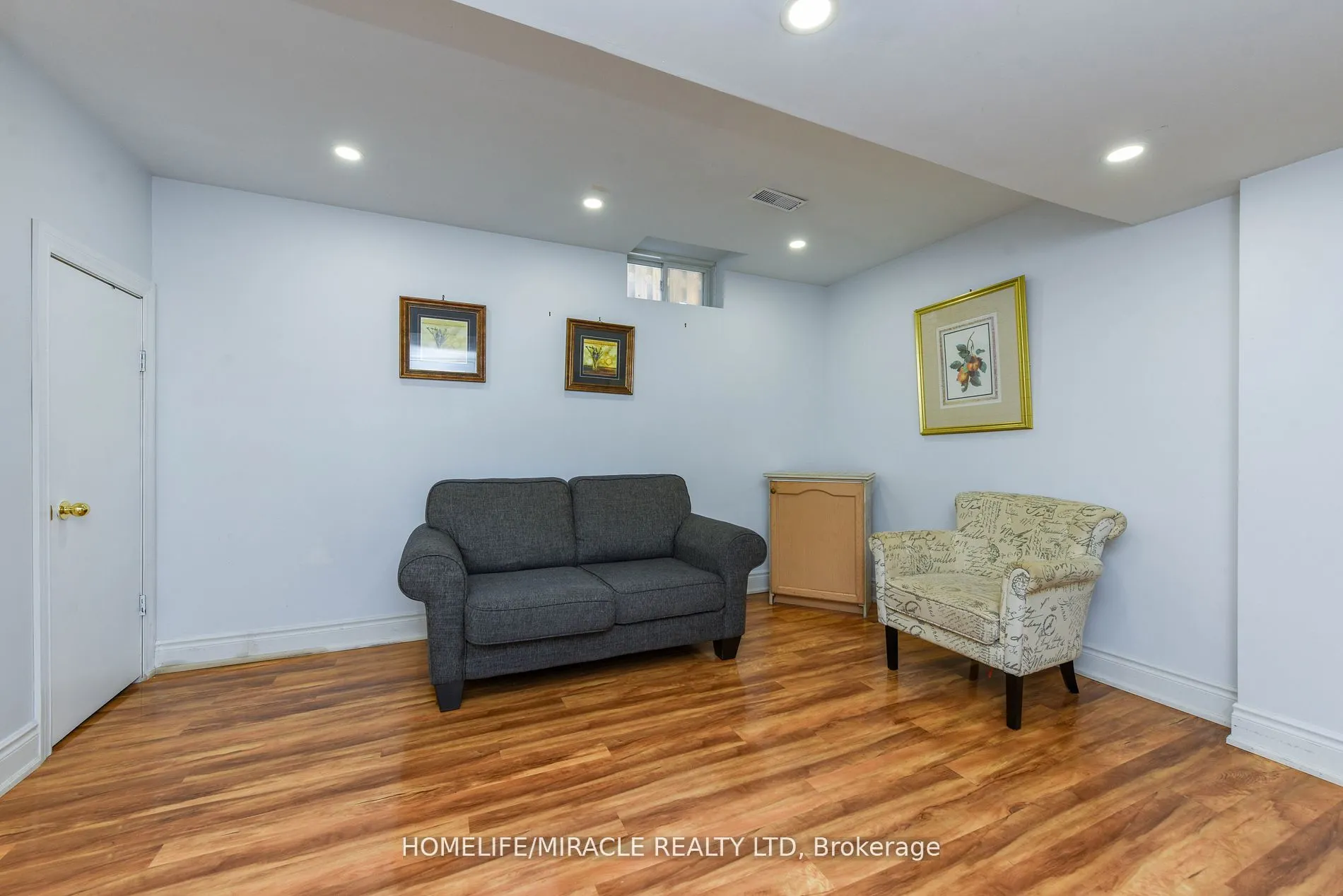 322 Ellwood Dr W