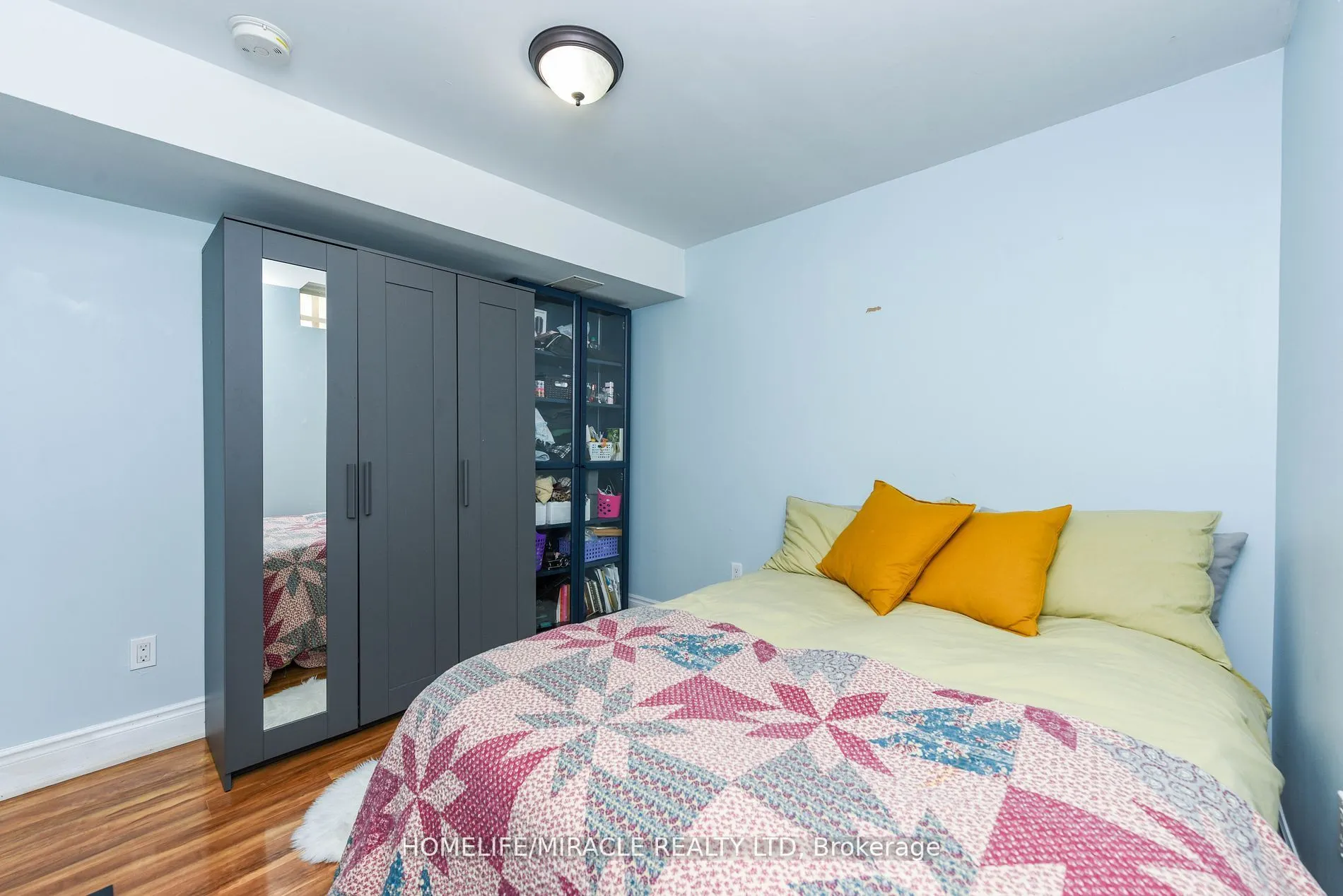 322 Ellwood Dr W