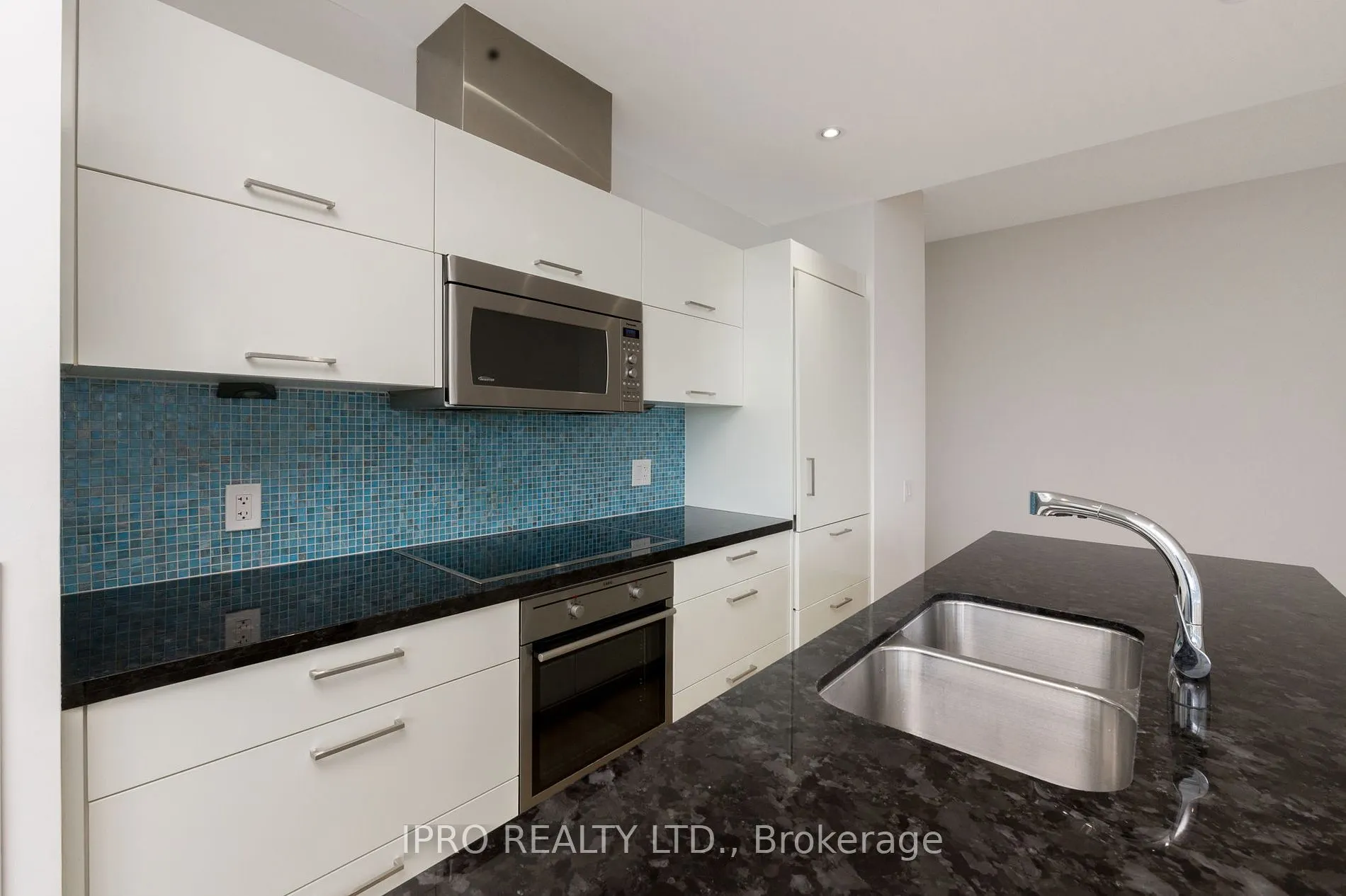 90 Park Lawn Rd, #705