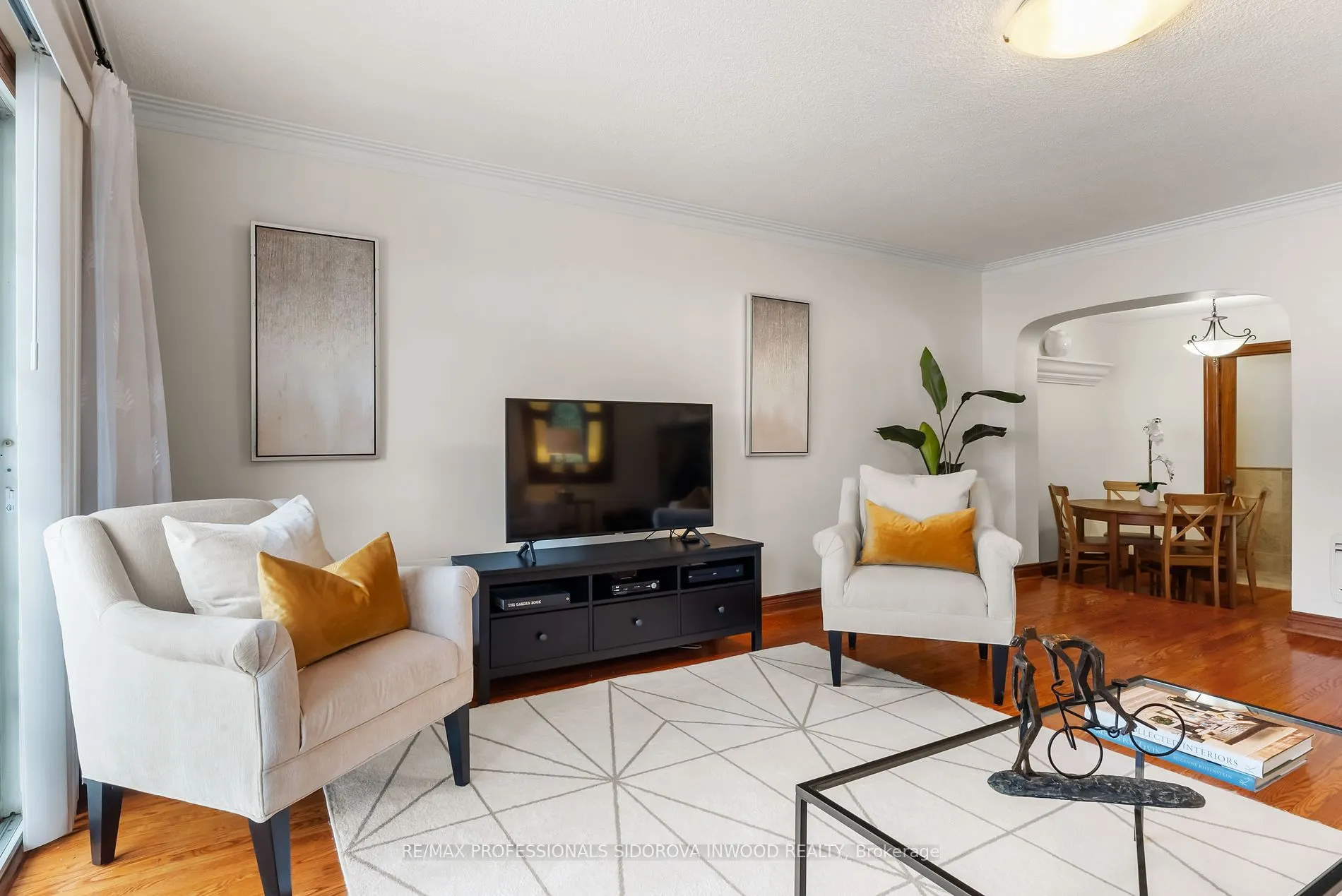 38 Warren Cres