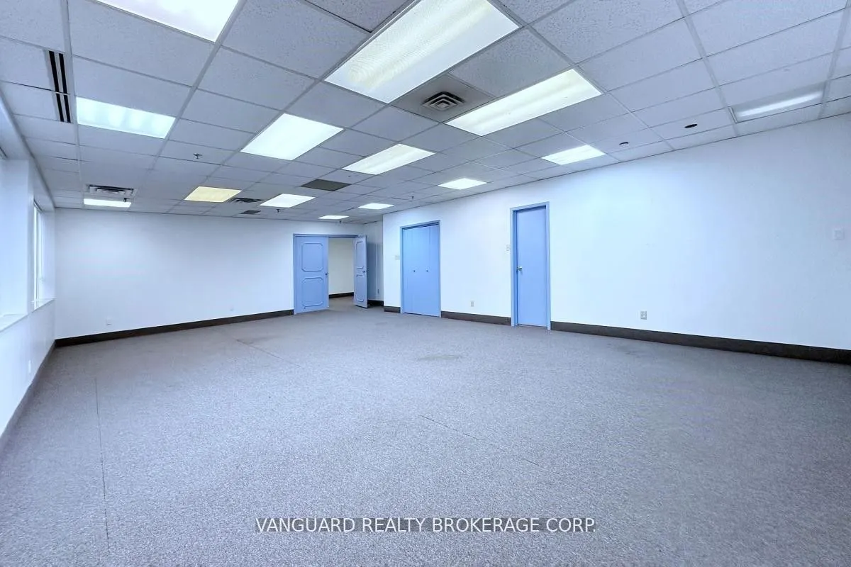 360 Deerhide Crescent, #1